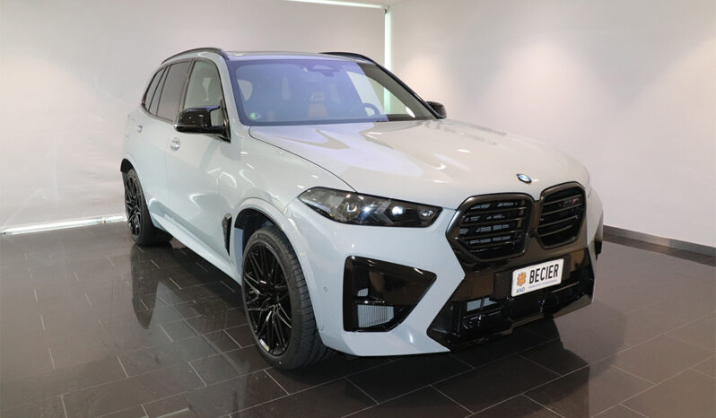vista frontal del BMW X5 M Competition Gris 4x4