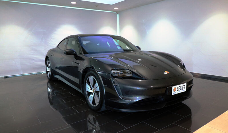 Vehicle d'ocasió del Porsche Taycan Sport Turismo 100% elèctric Gris vista frontal
