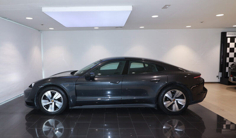 Porsche Taycan Sport Turismo full